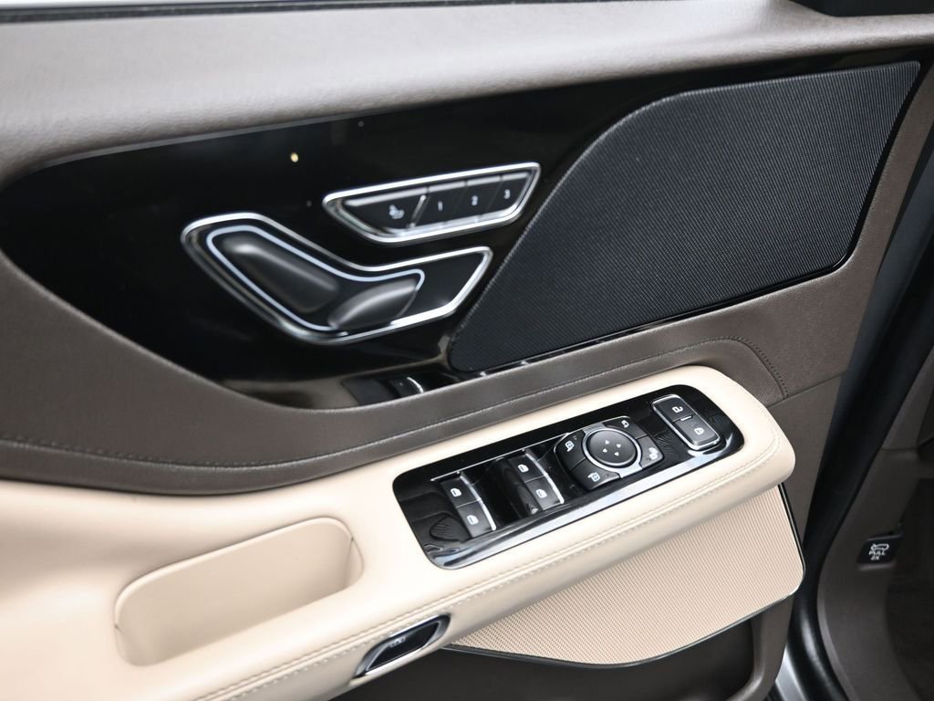 Used 2023 Lincoln Aviator Standard image 9