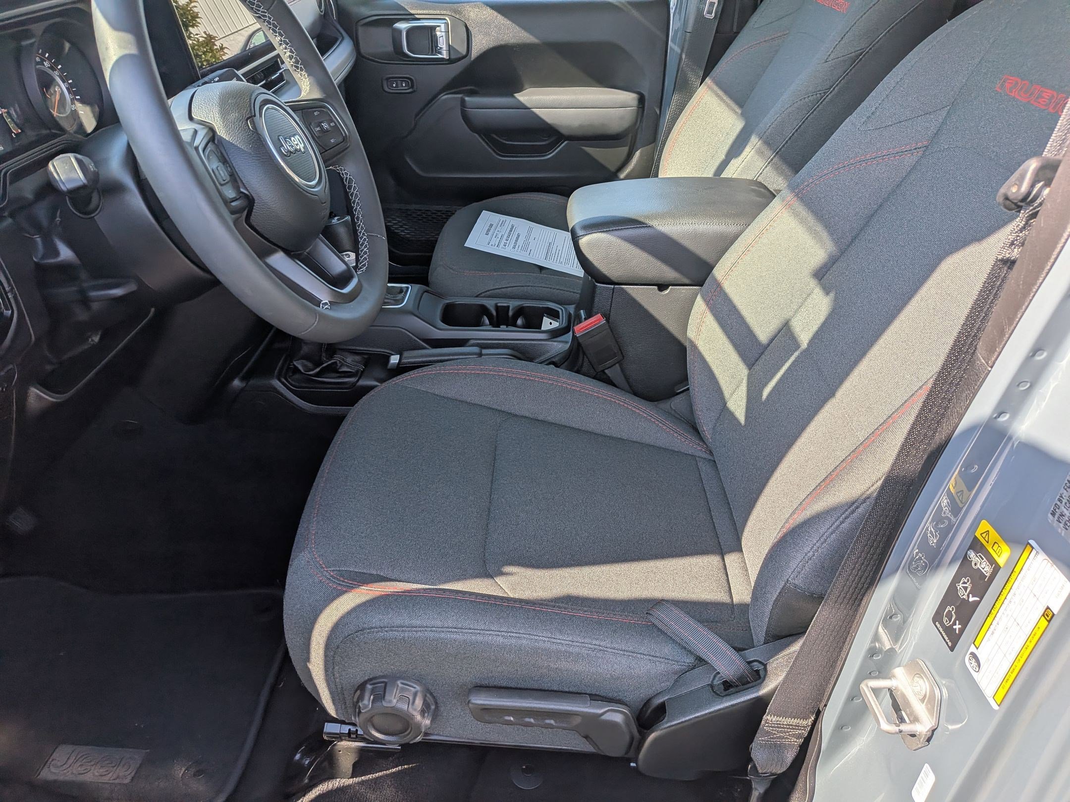 Used 2025 Jeep Wrangler Unlimited Rubicon image 14