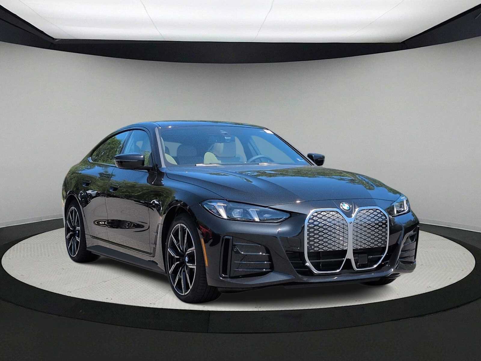Used 2026 BMW i4 xDrive40i w/ M Sport Package AWD/4WD image 2