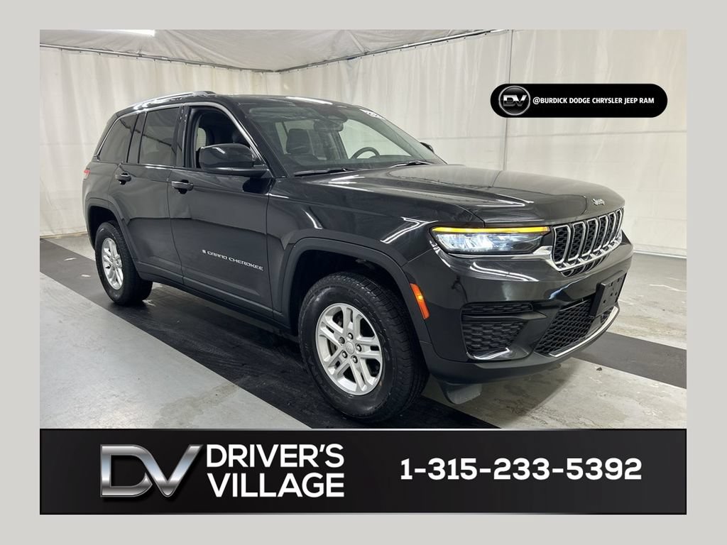Used 2023 Jeep Grand Cherokee Laredo AWD/4WD image 1