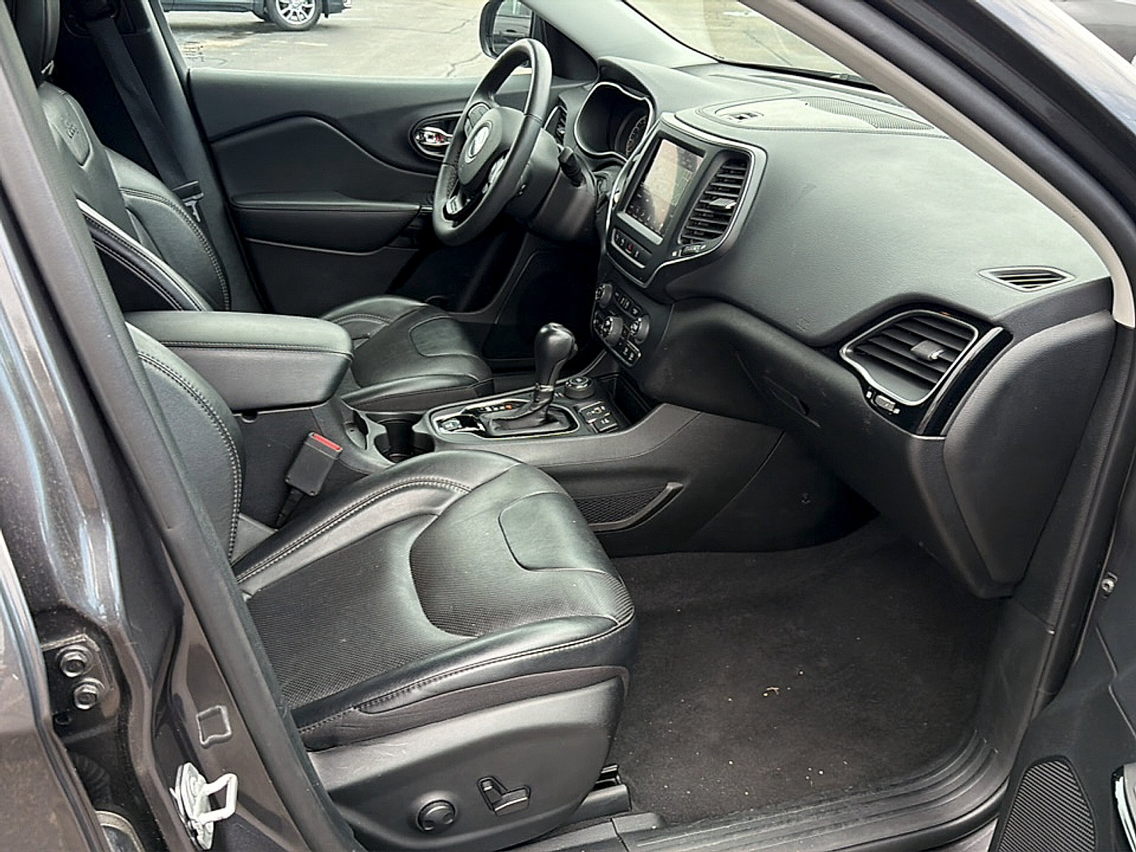 Used 2023 Jeep Cherokee Altitude Lux AWD/4WD image 9