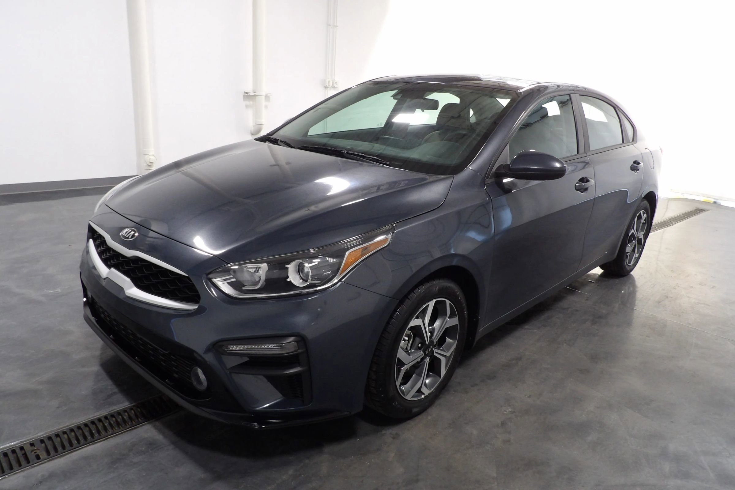 Used 2021 Kia Forte LXS image 3
