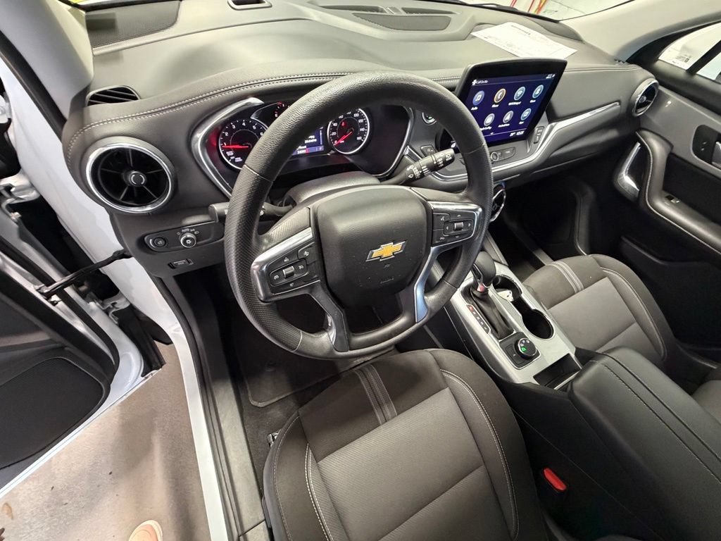 Used 2025 Chevrolet Blazer LT AWD/4WD image 12