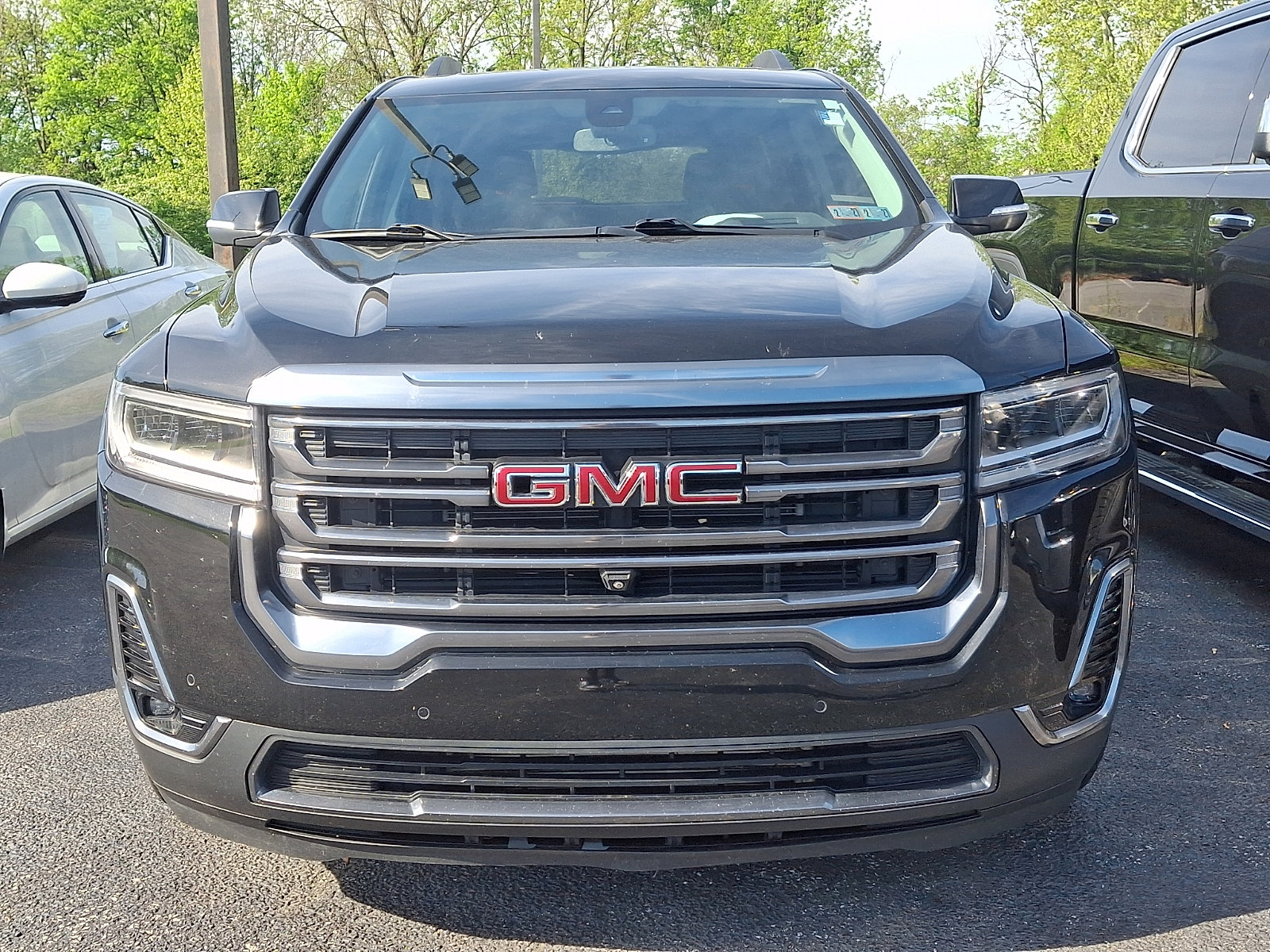 Used 2022 GMC Acadia AT4 w/ Technology Package AWD/4WD image 3