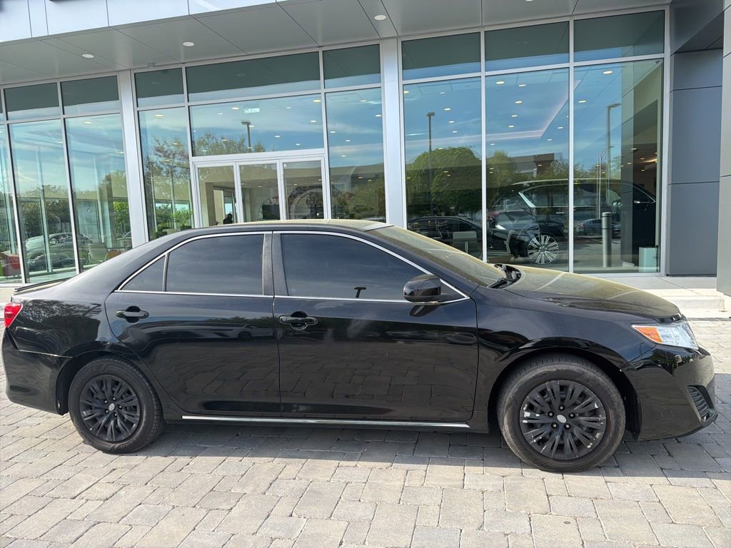 Used 2014 Toyota Camry LE FWD image 8