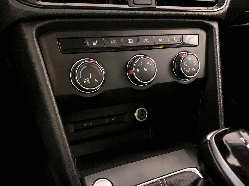 Used 2022 Volkswagen Taos SE w/ Panoramic Sunroof Package AWD/4WD image 26