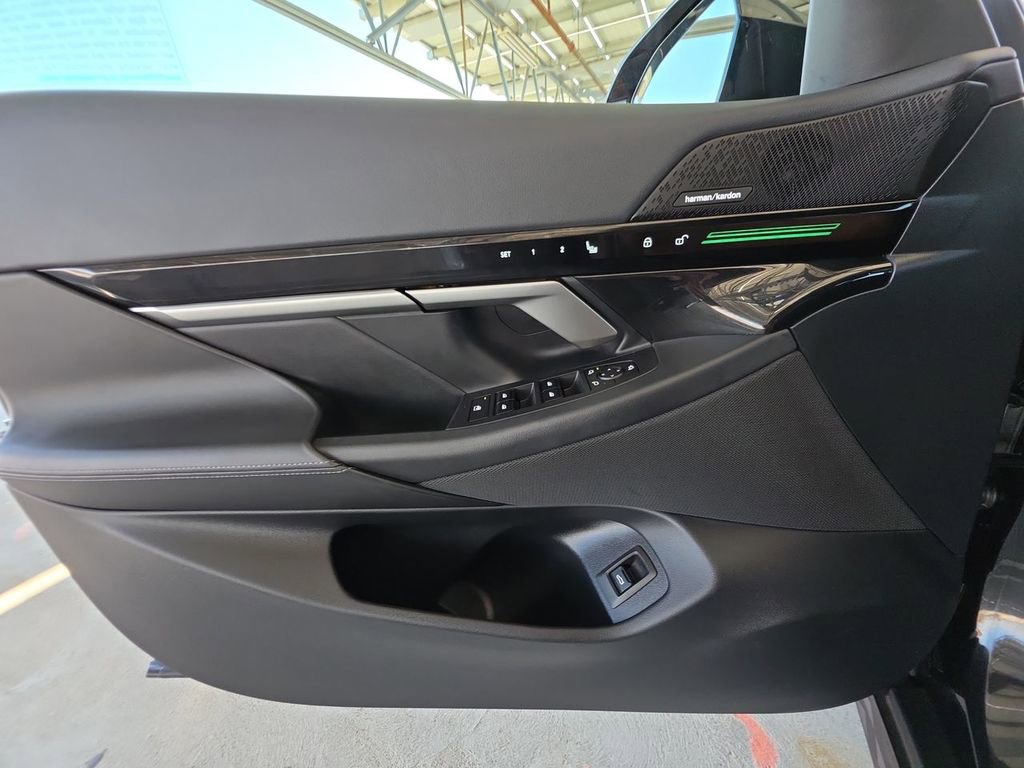 Used 2025 BMW 530i image 23