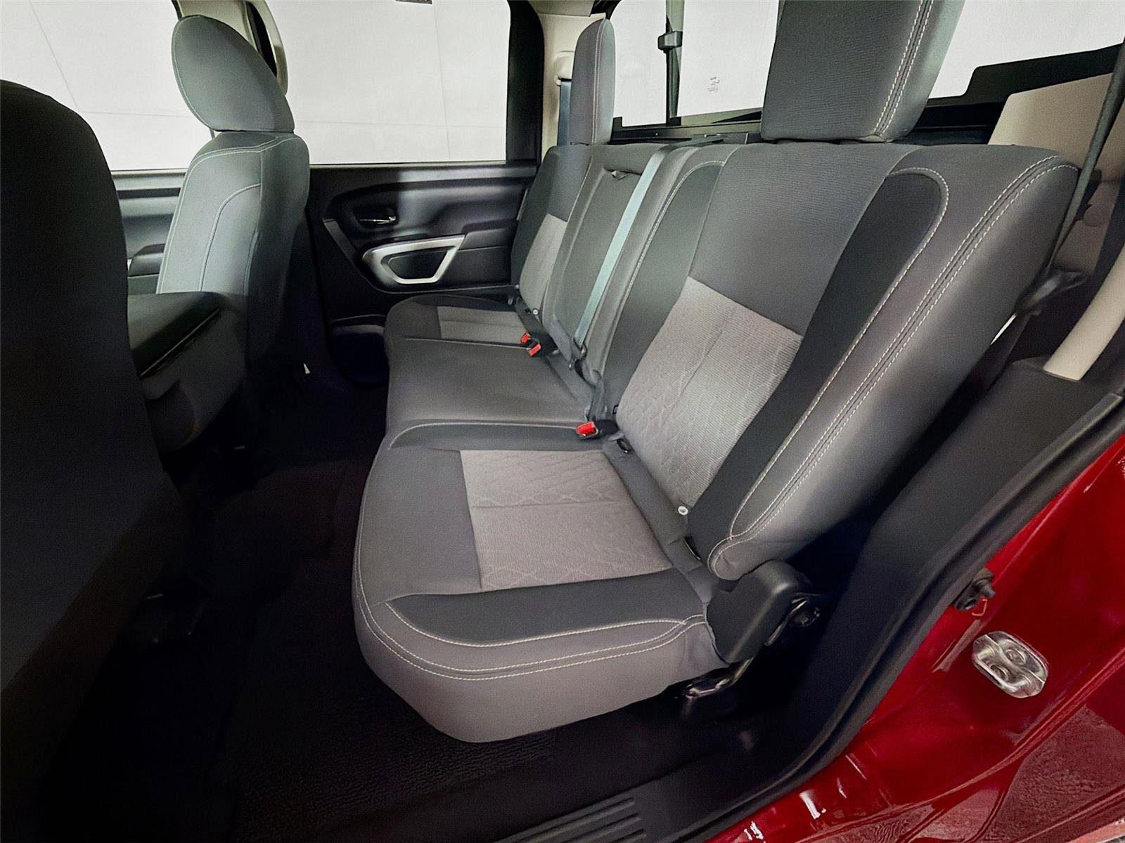 Used 2024 Nissan Titan SV AWD/4WD image 20