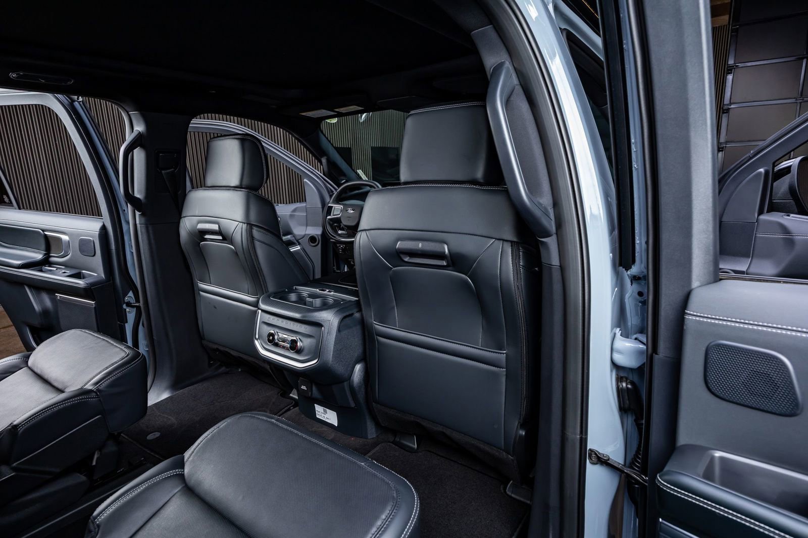 Used 2025 Ford Expedition Platinum w/ Stealth Performance Package AWD/4WD image 28