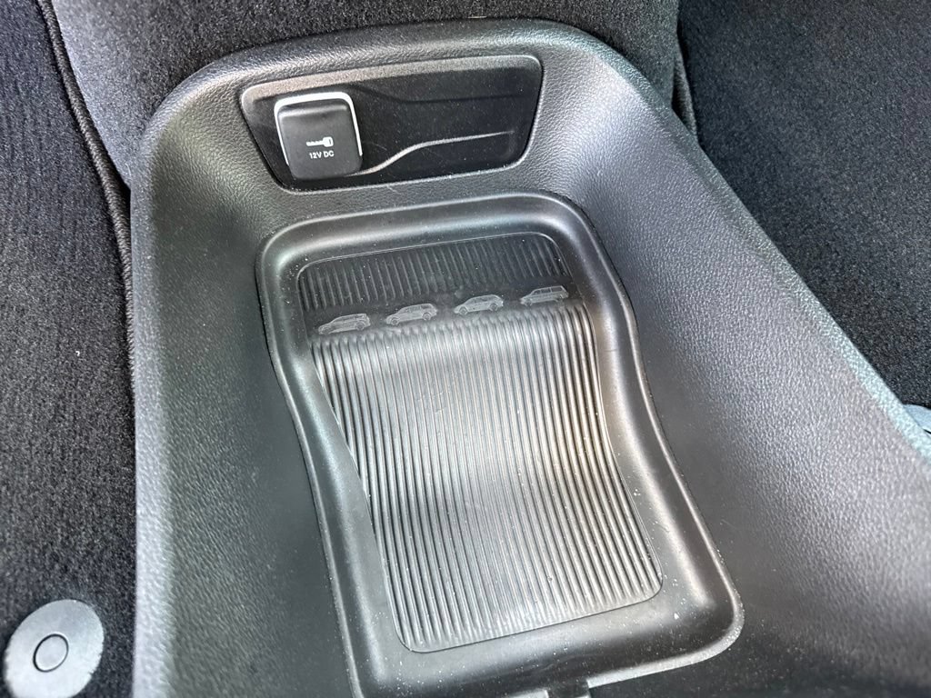 Used 2025 Chrysler Pacifica Select FWD image 25