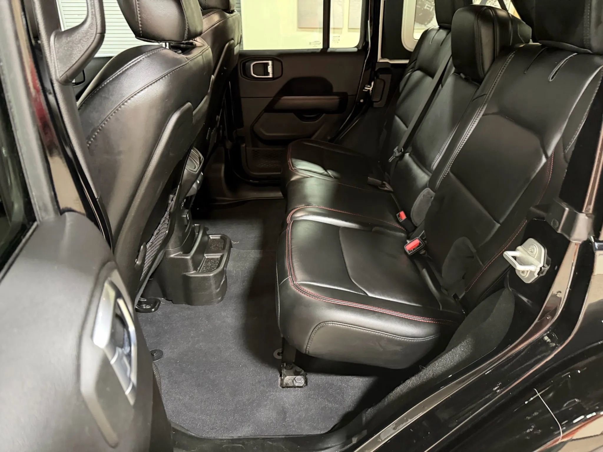 Used 2024 Jeep Wrangler Unlimited Rubicon image 34