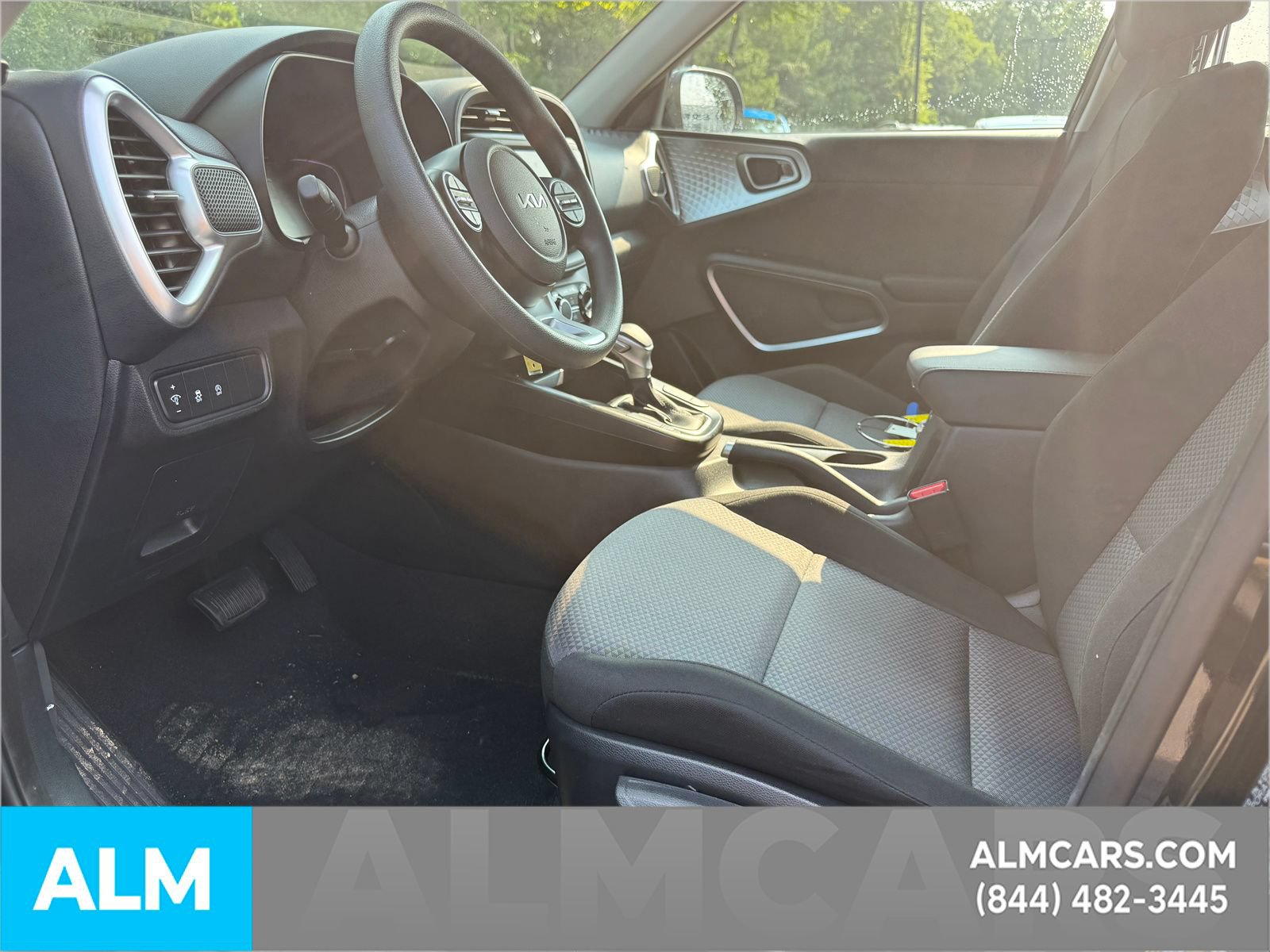 Used 2025 Kia Soul LX w/ LX Technology Package FWD image 11