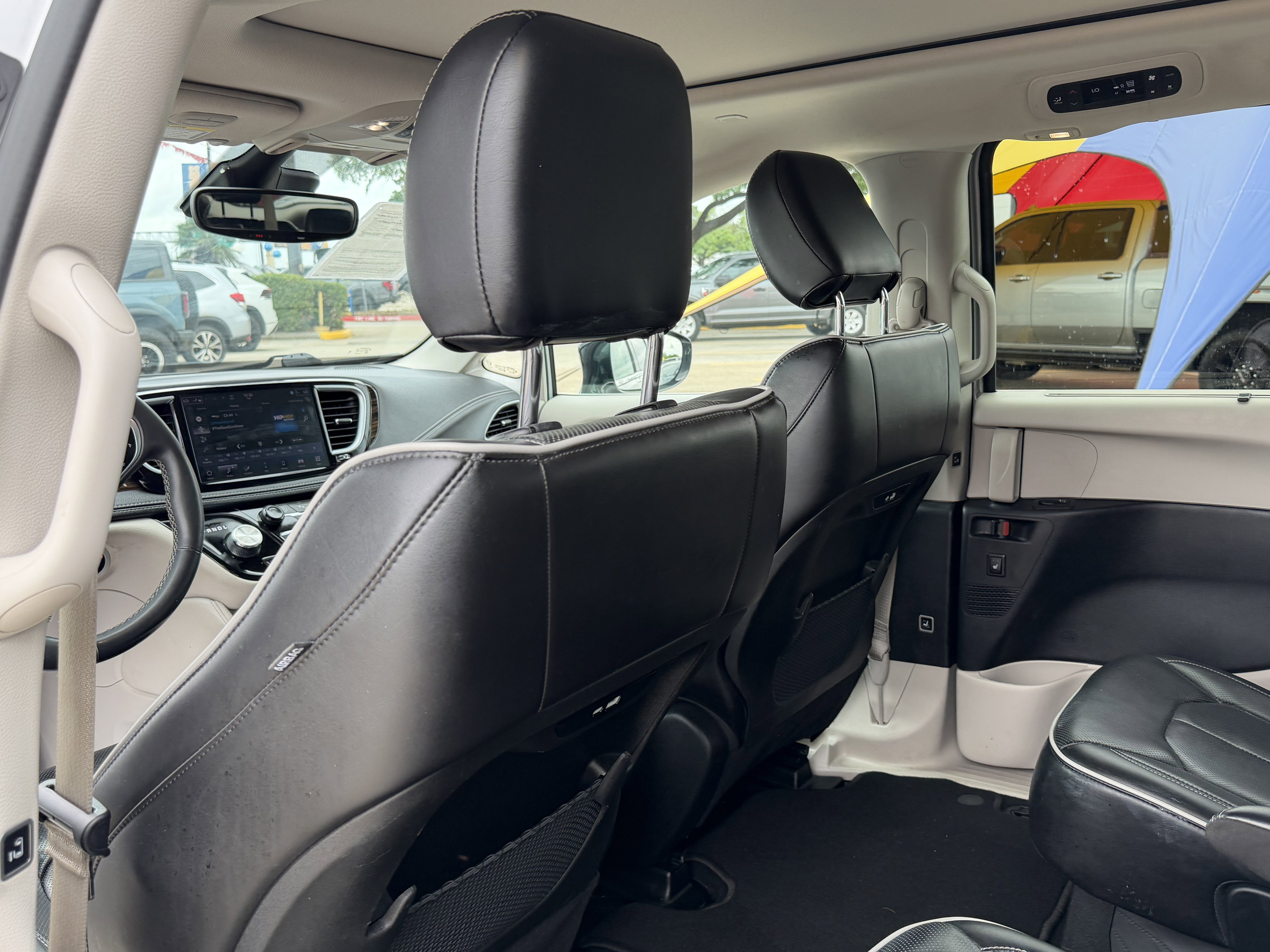 Used 2024 Chrysler Pacifica Limited FWD image 13