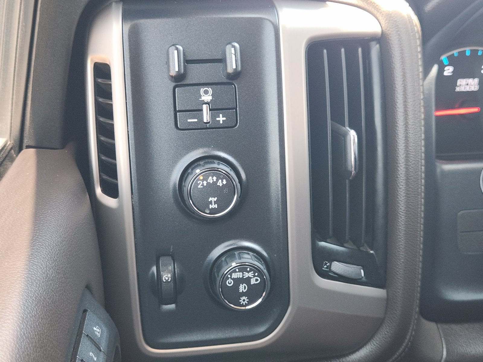 Used 2018 GMC Sierra 2500 Denali w/ Duramax Plus Package AWD/4WD image 22