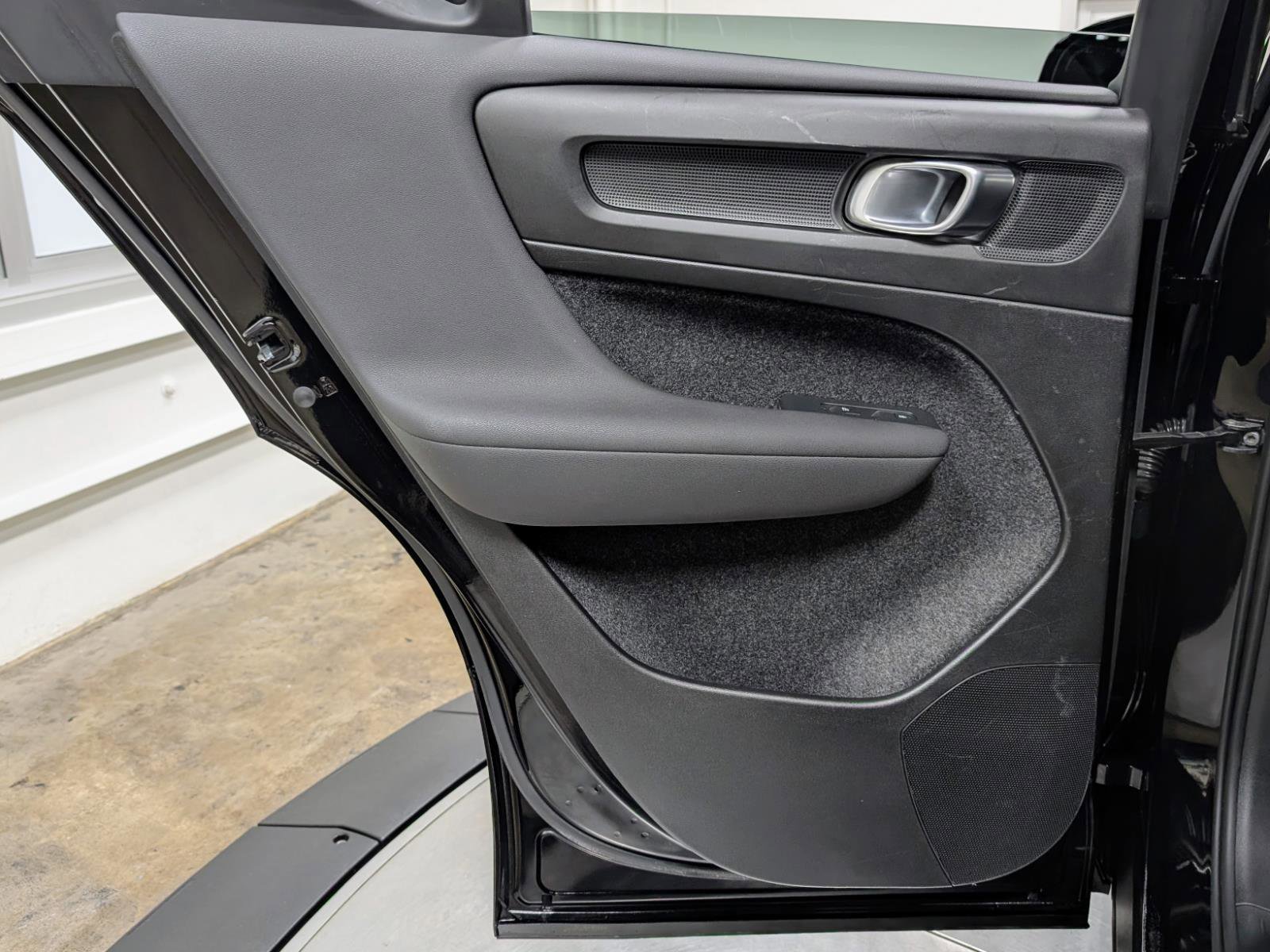 Used 2023 Volvo XC40 Recharge Core image 16