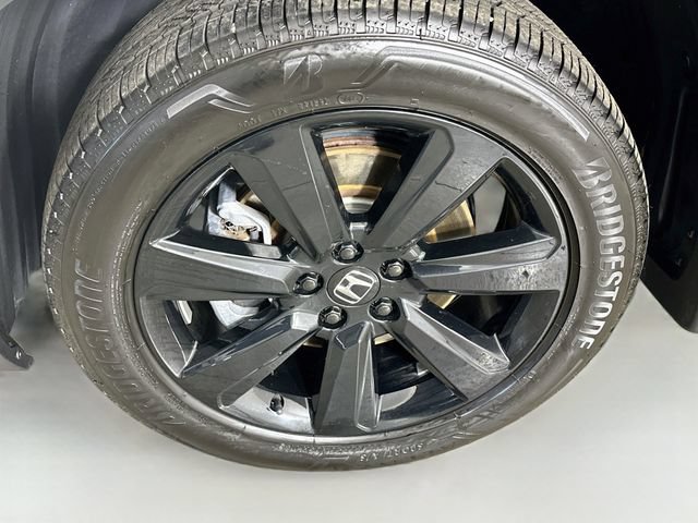 Certified 2025 Honda Pilot Black Edition image 17