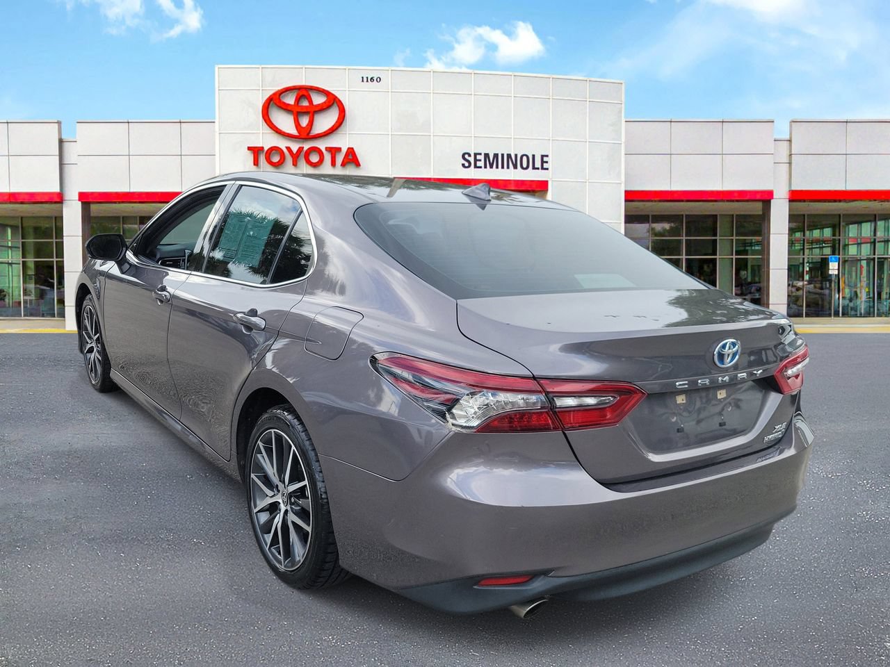 Used 2023 Toyota Camry XLE FWD image 4