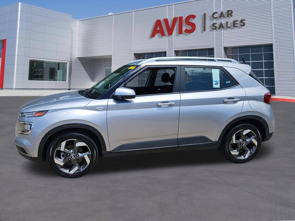 Used 2025 Hyundai Venue SEL FWD image 3