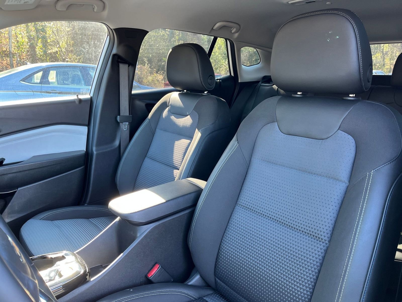 Used 2025 Chevrolet Trax LT w/ LT Convenience Package image 34