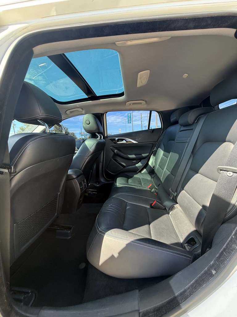 Used 2017 INFINITI QX30 Premium w/ Navigation Package image 6