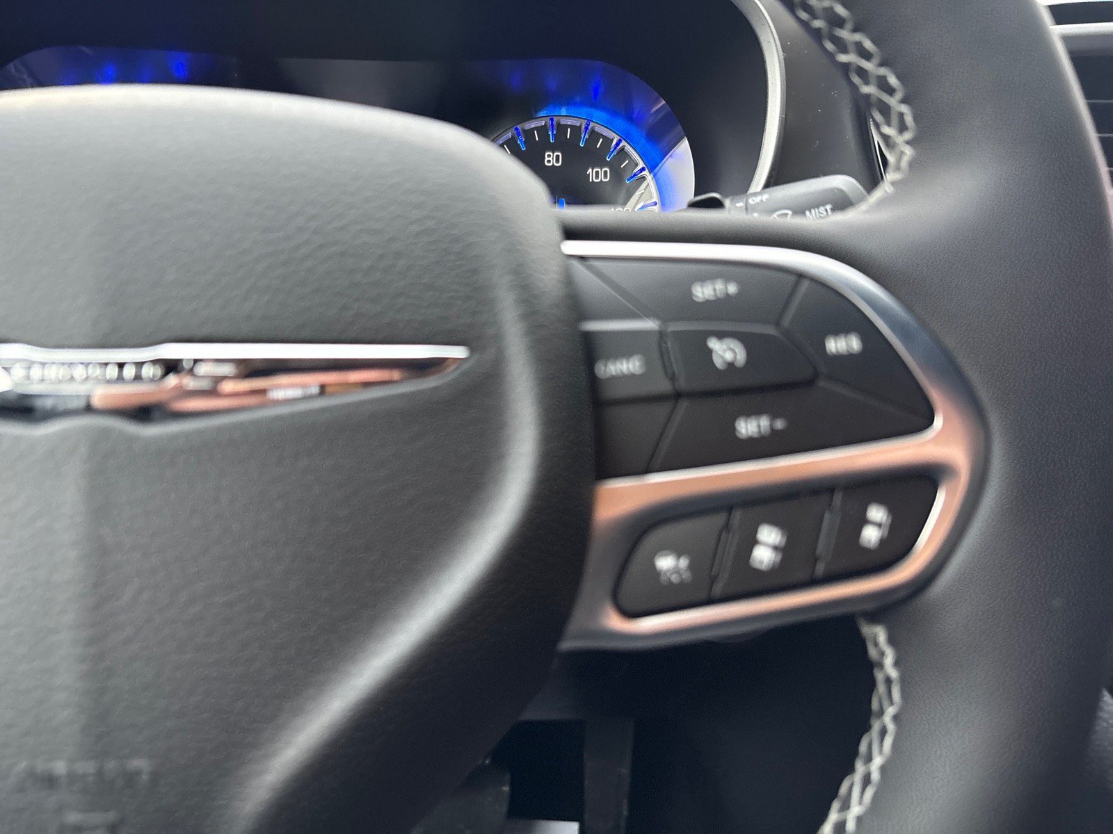 New 2026 Chrysler Pacifica Select AWD/4WD image 17
