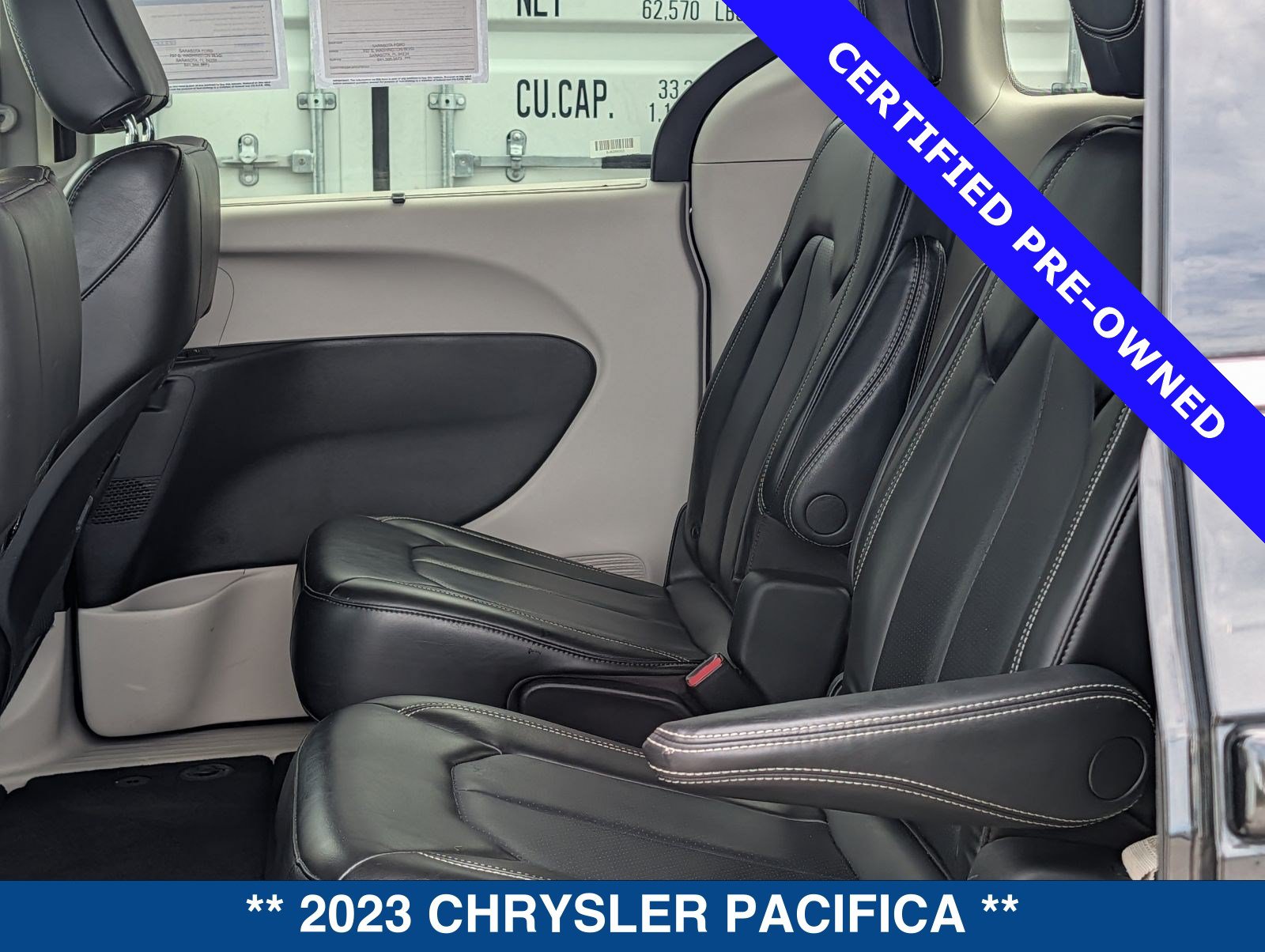 Used 2023 Chrysler Pacifica Touring-L FWD image 16