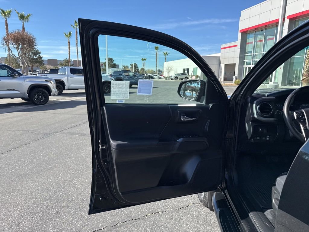 Certified 2022 Toyota Tacoma TRD Sport w/ Technology Package AWD/4WD image 9