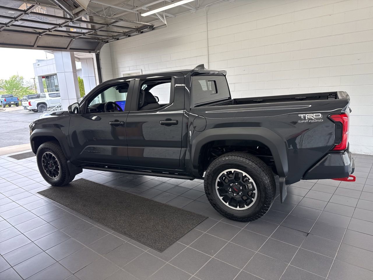 Certified 2025 Toyota Tacoma TRD Off-Road w/ TRD Off Road Upgrade Package image 5