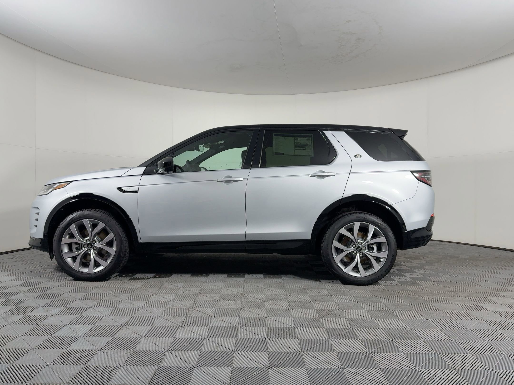 New 2026 Land Rover Discovery Sport Landmark image 2