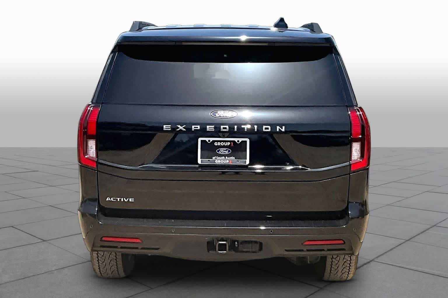 Used 2025 Ford Expedition Active AWD/4WD image 4
