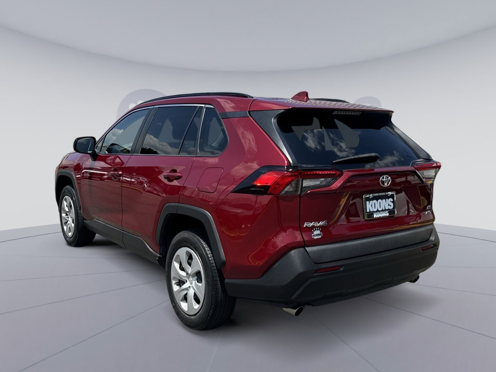 Used 2021 Toyota RAV4 LE w/ Carpet Mat Package (TMS) AWD/4WD image 4