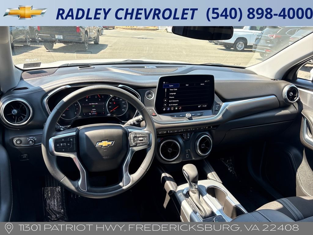 Used 2025 Chevrolet Blazer LT AWD/4WD image 14