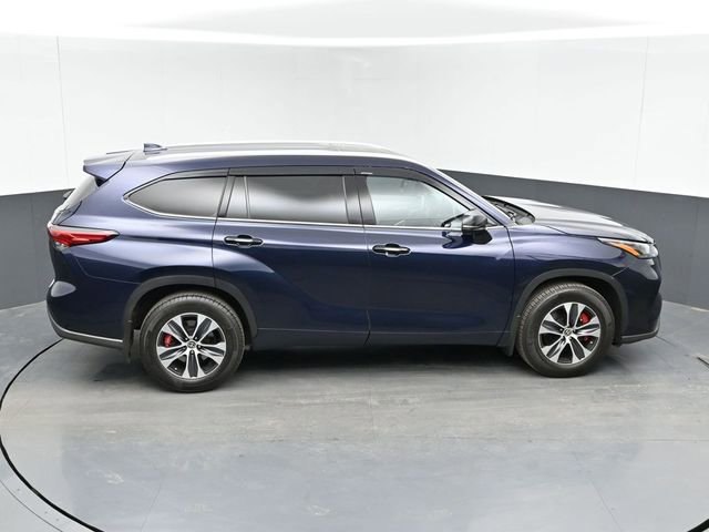 Used 2022 Toyota Highlander XLE image 16