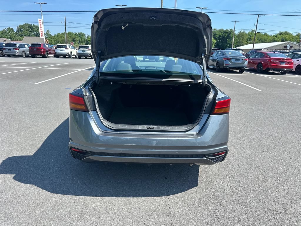 Used 2025 Nissan Altima 2.5 SV FWD image 12