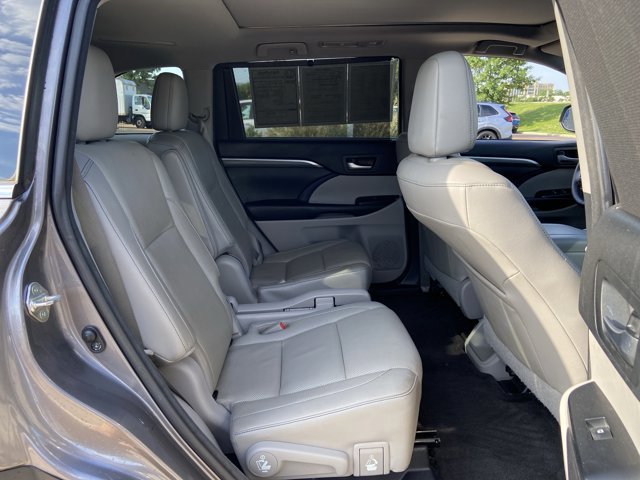 Used 2017 Toyota Highlander Limited Platinum AWD/4WD image 14