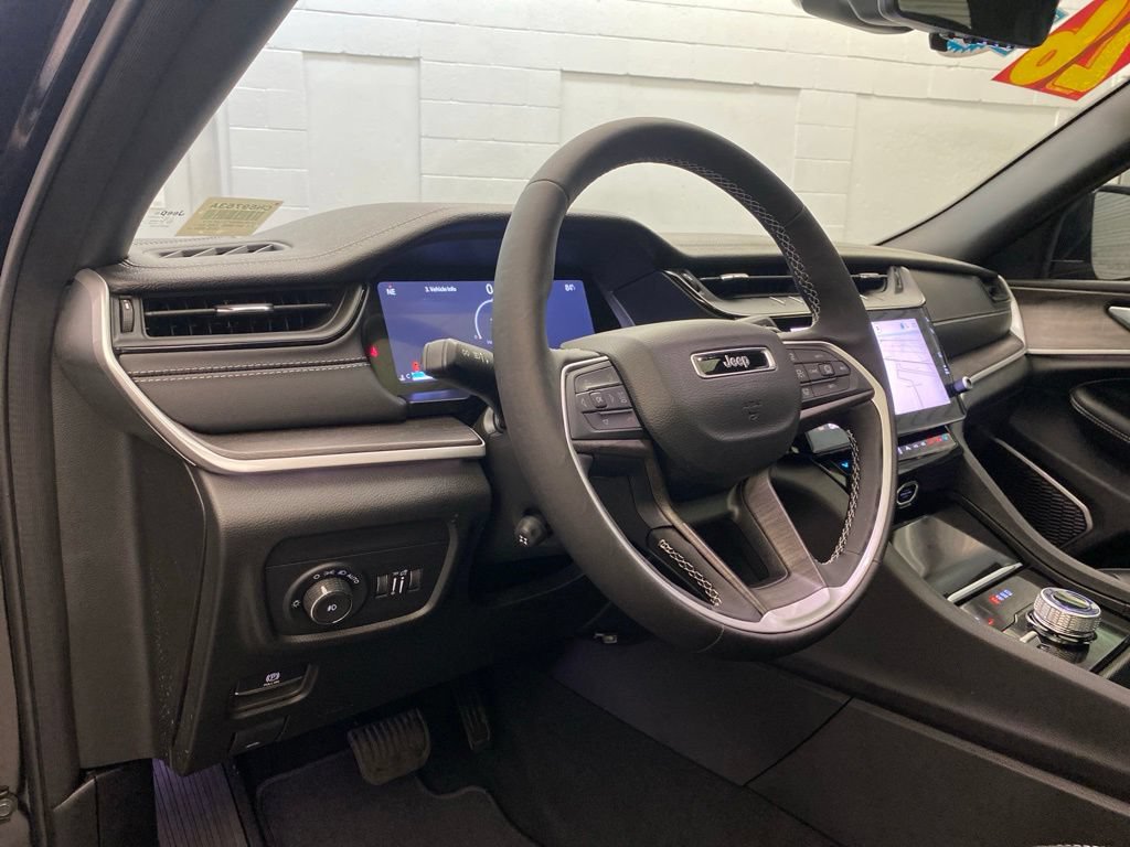 Certified 2026 Jeep Grand Cherokee Limited AWD/4WD image 19