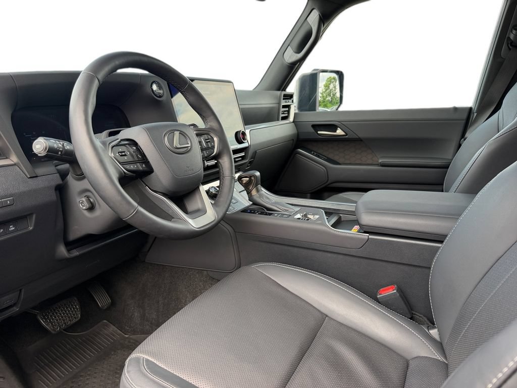 Used 2024 Lexus GX 550 w/ Accessory Package (Z1) AWD/4WD image 35