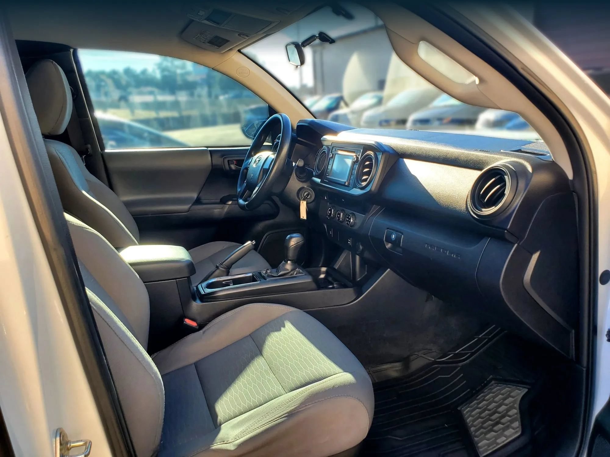 Used 2016 Toyota Tacoma SR RWD image 12