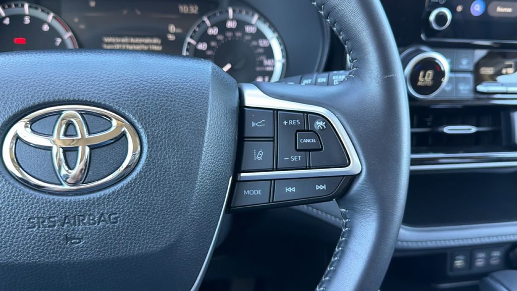 Certified 2025 Toyota Highlander LE image 27