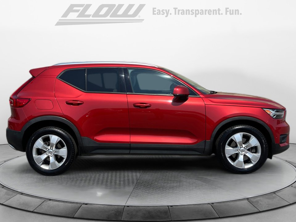Used 2019 Volvo XC40 T4 Momentum image 10