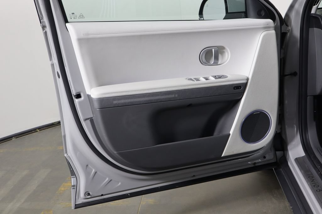 Used 2023 Hyundai Ioniq 5 Limited AWD/4WD image 19