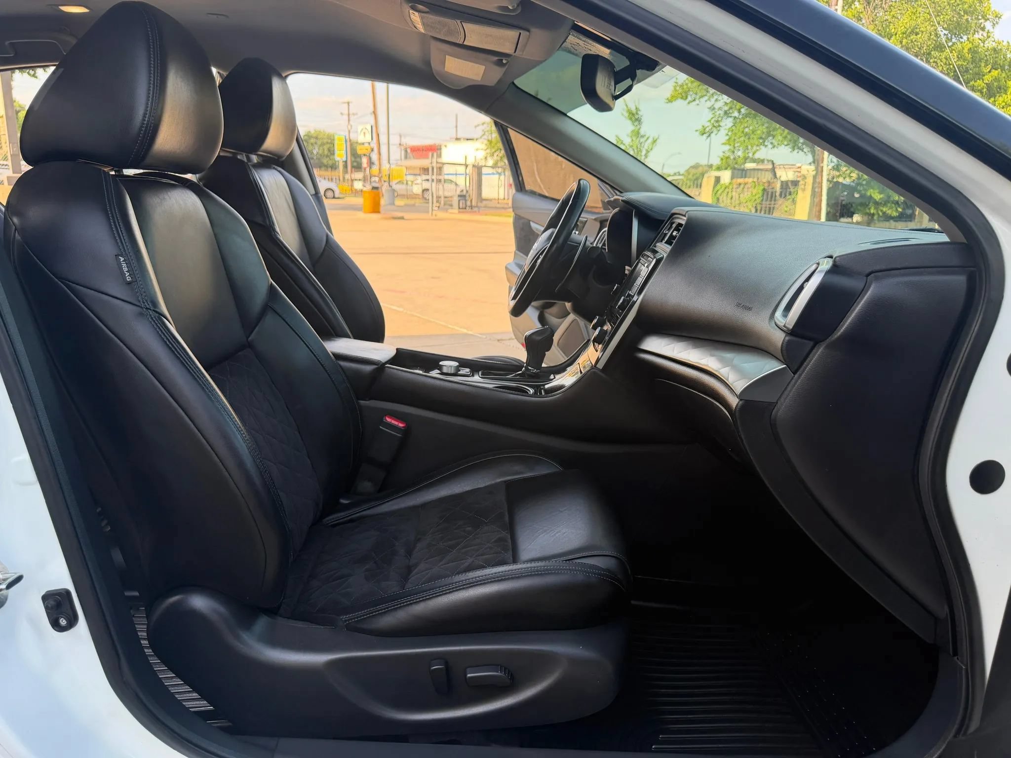 Used 2016 Nissan Maxima SR w/ Interior Lighting Package FWD image 12