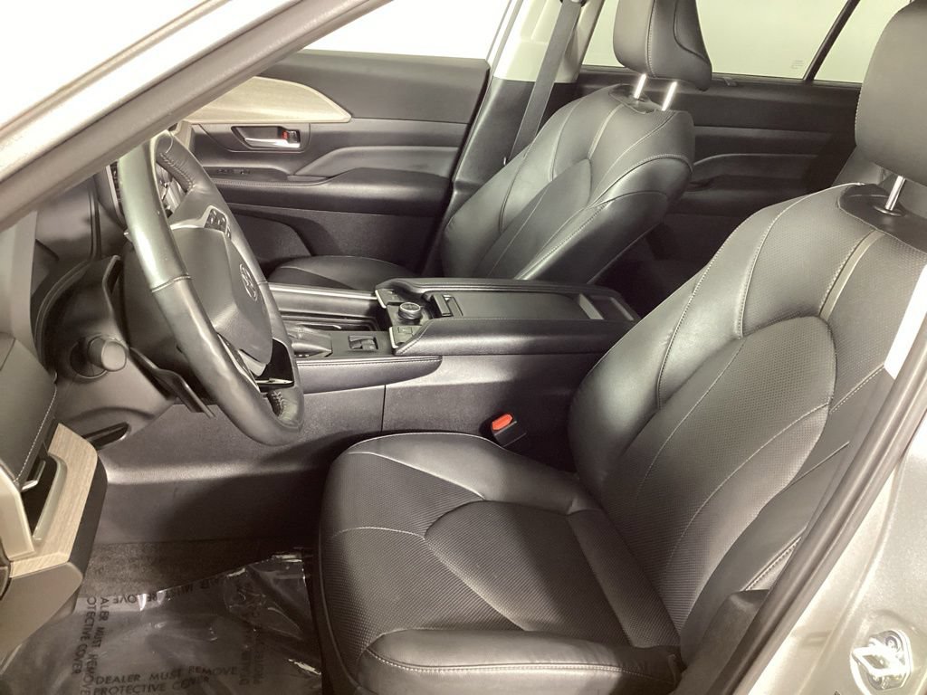Used 2024 Toyota Grand Highlander AWD image 12