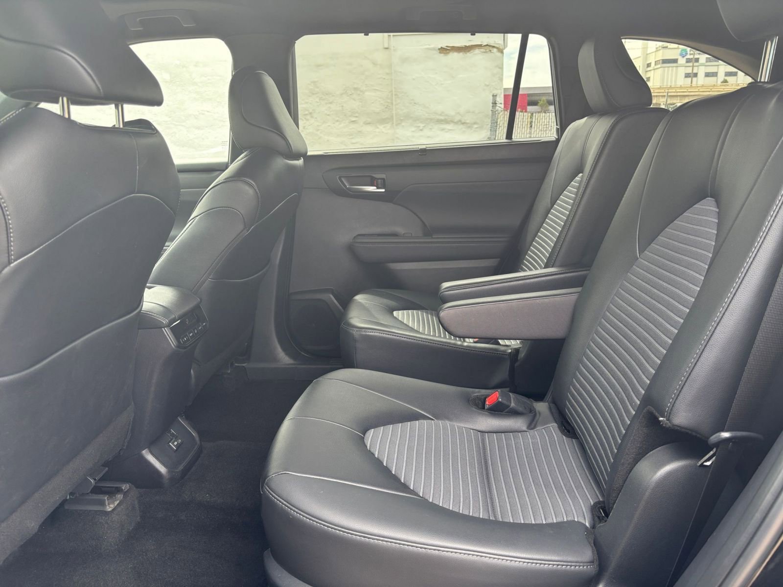 Used 2025 Toyota Highlander XSE image 27