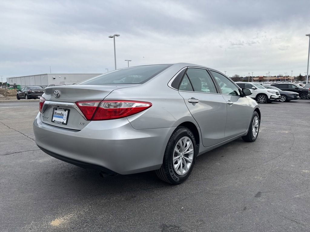 Used 2015 Toyota Camry LE image 5