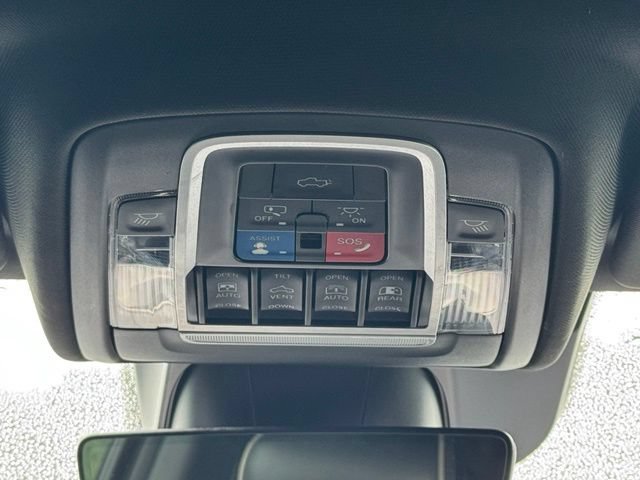 Used 2020 RAM 1500 Limited w/ Black Appearance Package AWD/4WD image 18