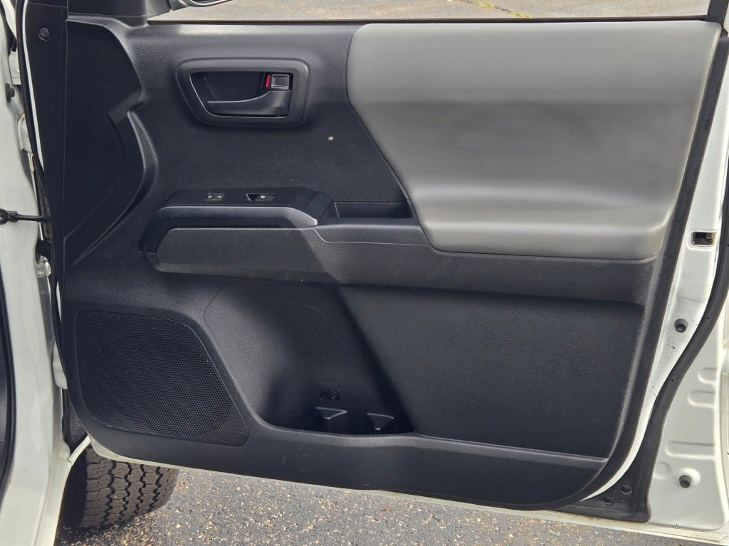 Used 2021 Toyota Tacoma SR RWD image 5