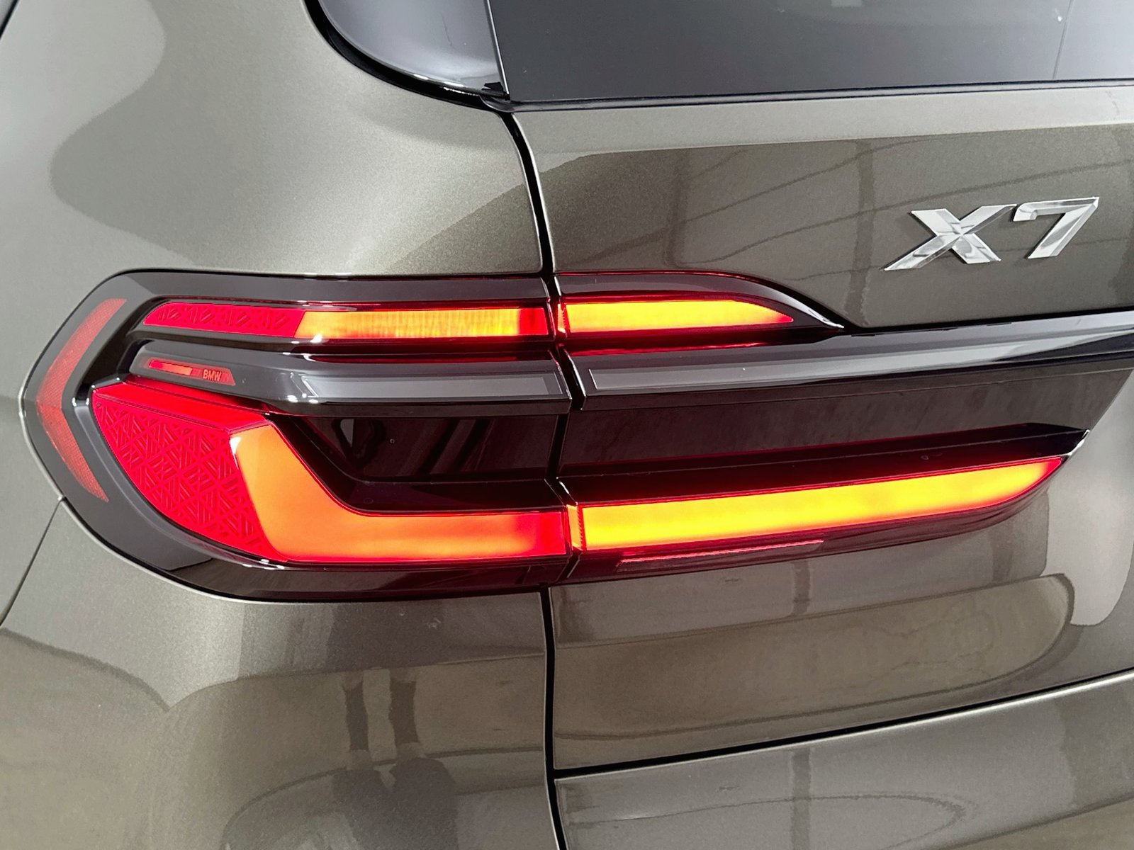New 2027 BMW X7 xDrive40i w/ Executive Package AWD/4WD image 12