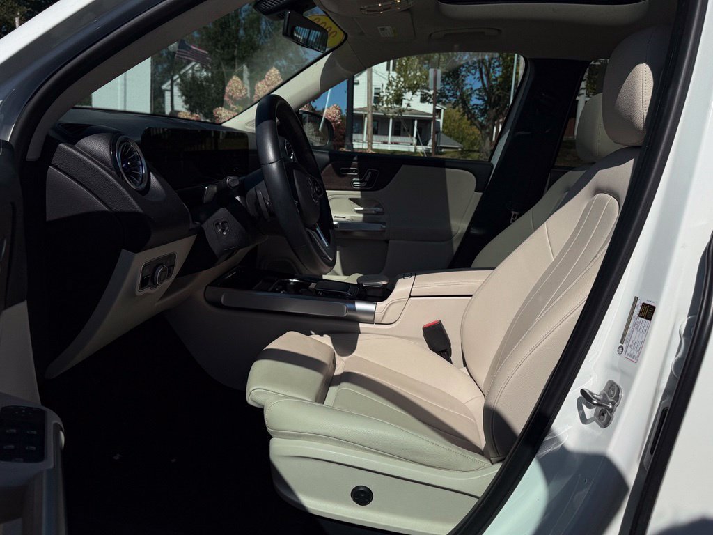 Used 2023 Mercedes-Benz GLB 250 4MATIC image 8