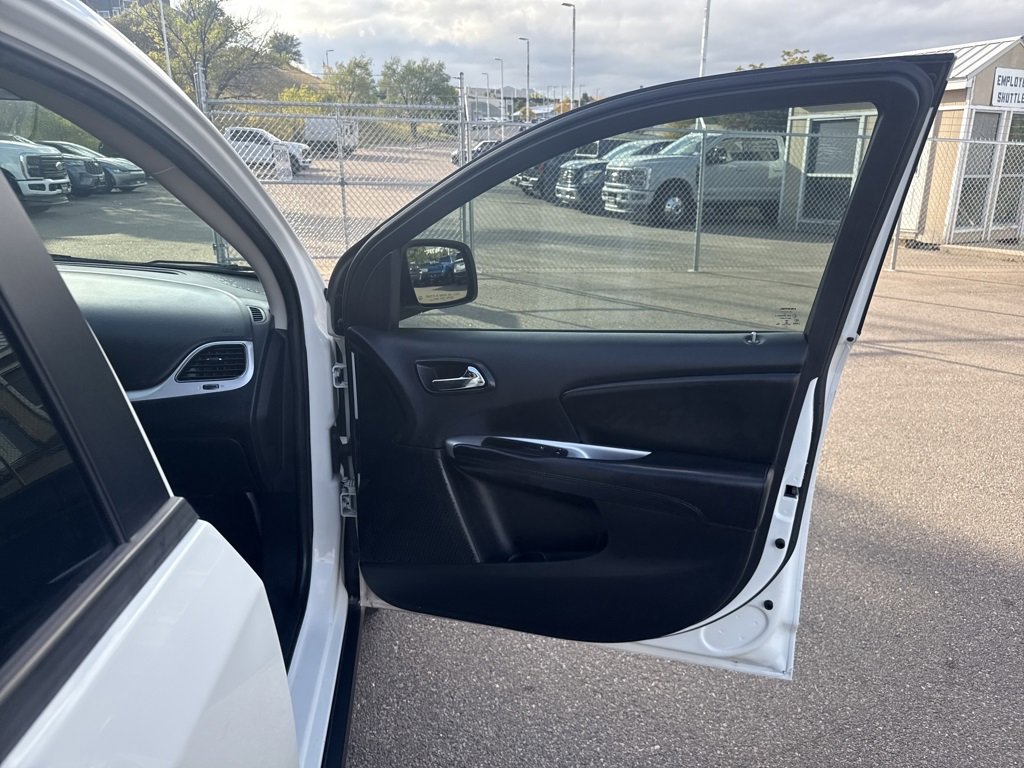 Used 2020 Dodge Journey SE w/ SE Popular Equipment Group image 25